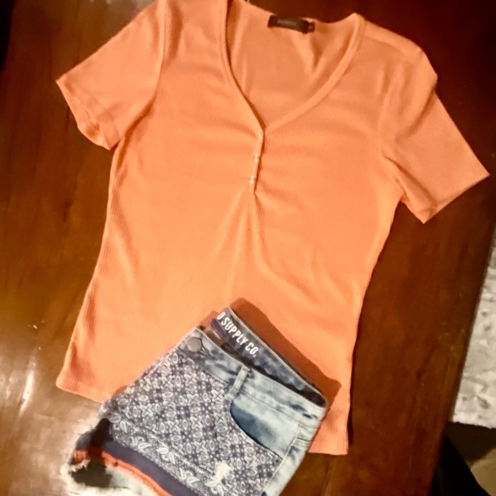 (3/$24) Fashion Short Sleeve Ribbed Coral Henley Top Sz Small